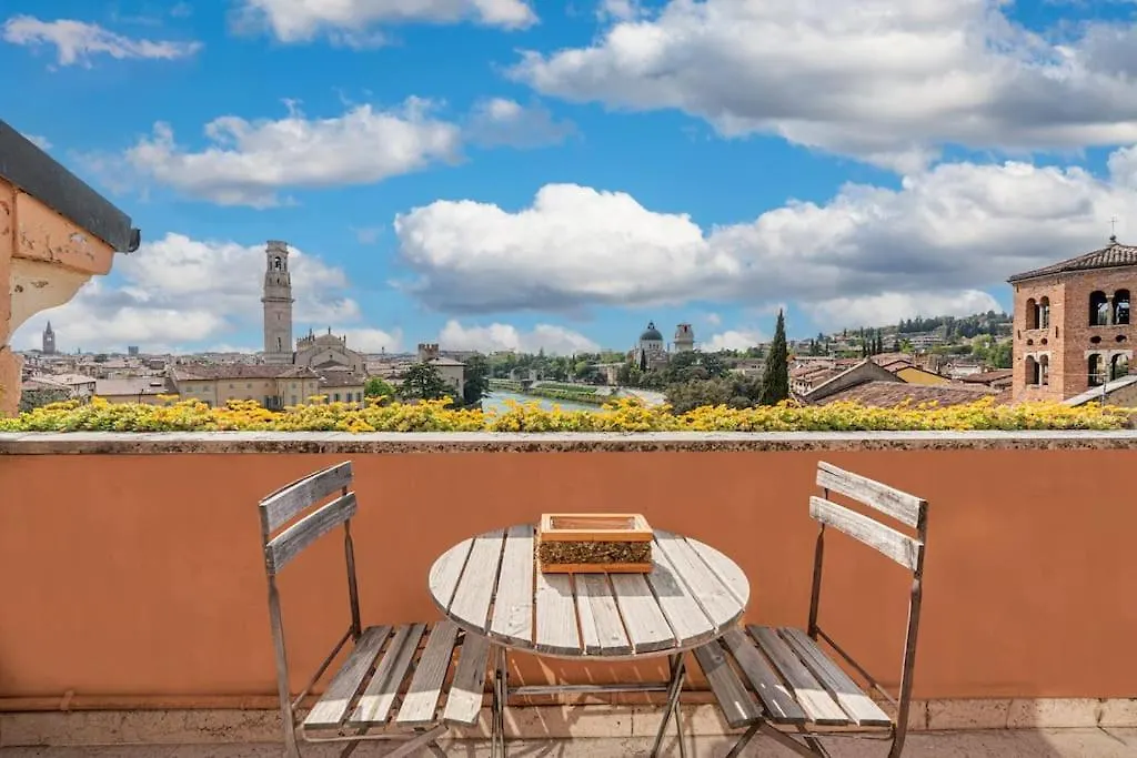 Domus Verona - Residenza Ponte Pietra 0*,  Ιταλία